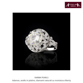 KARMA PEARLS: Adamas - anello in platino, diamanti naturali su montatura Liberty